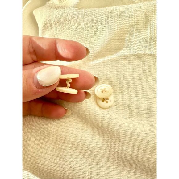 Ivory / cream buttons women’s cufflinks - Picture 1 of 2
